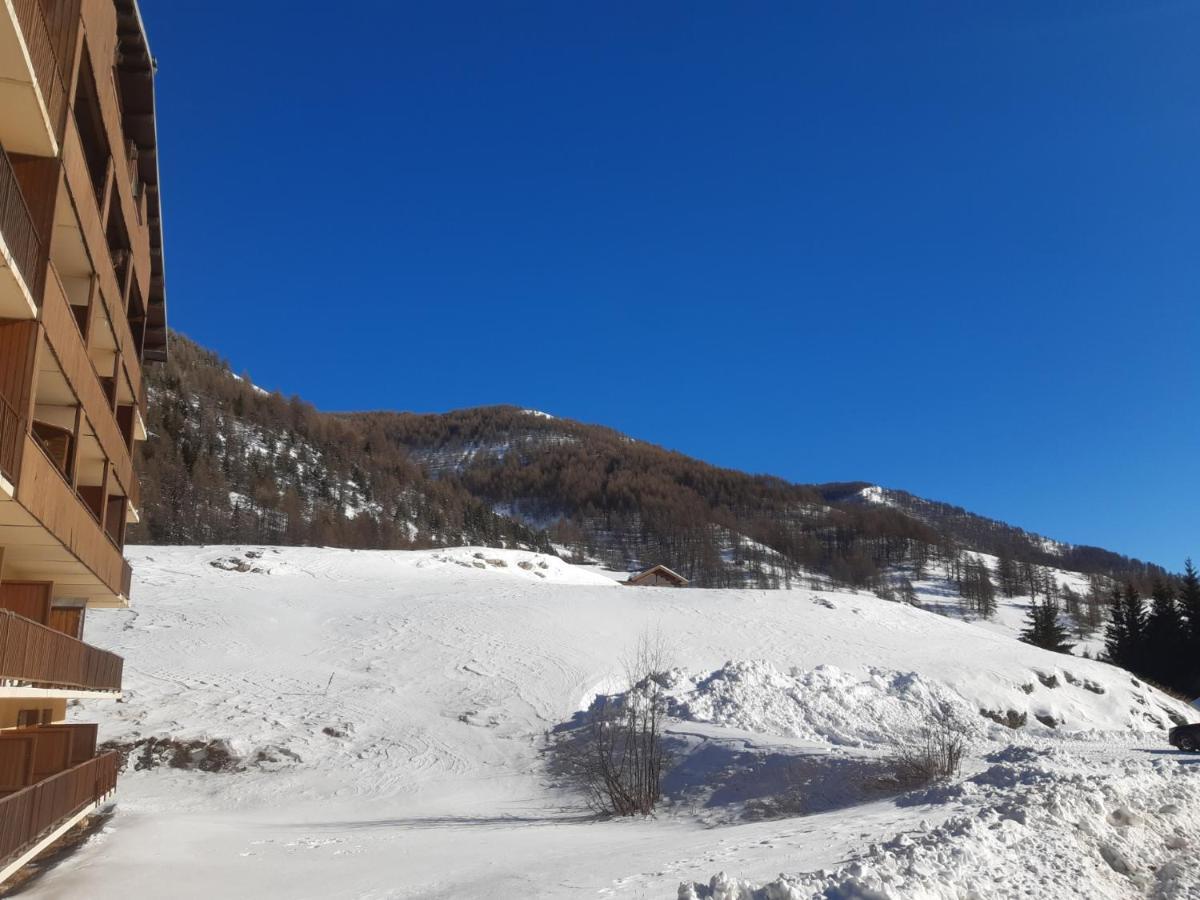 Appartement studio de 17m2 de 4 couchage vue sur montagne à Allos Extérieur photo