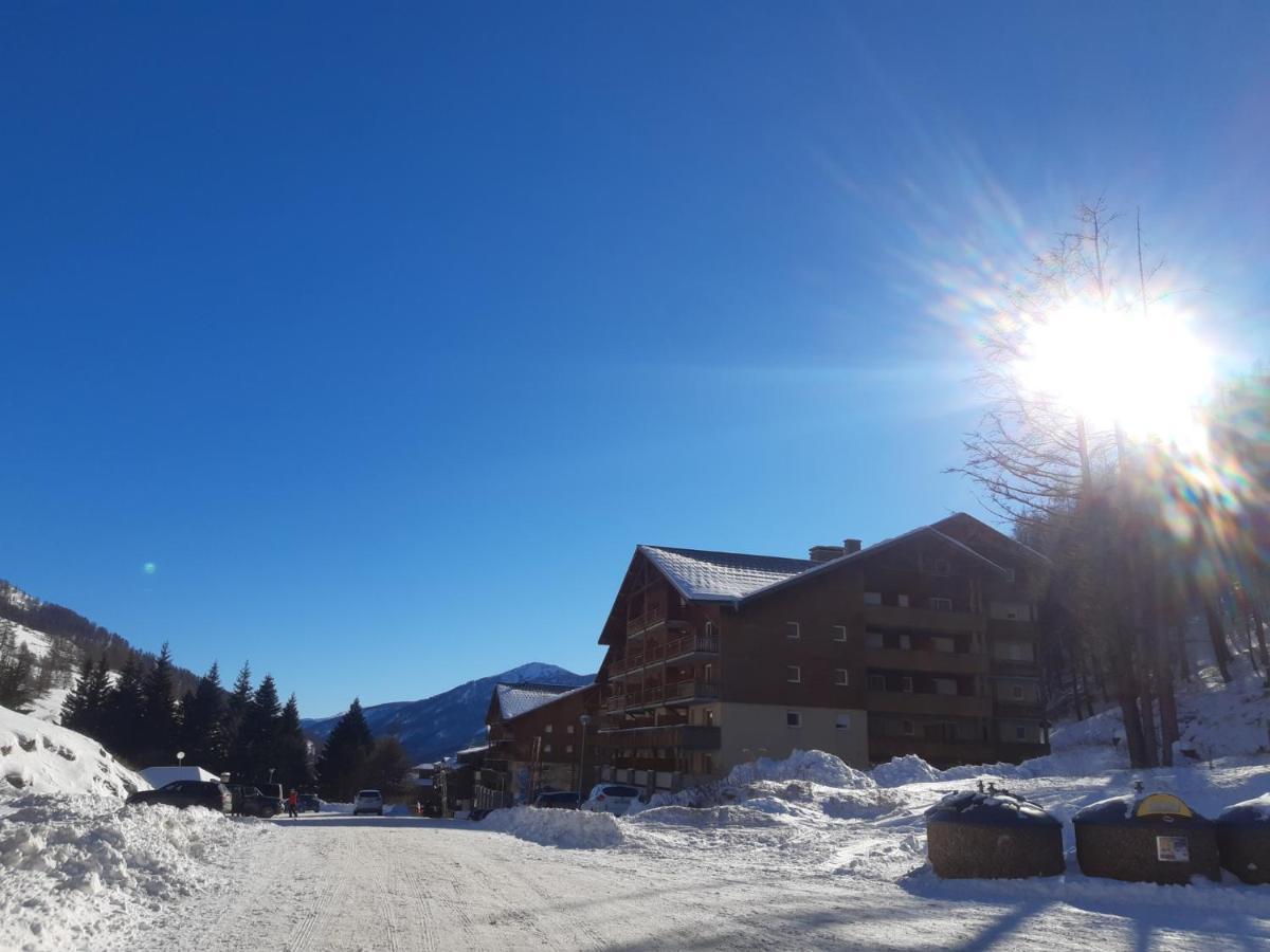Appartement studio de 17m2 de 4 couchage vue sur montagne à Allos Extérieur photo