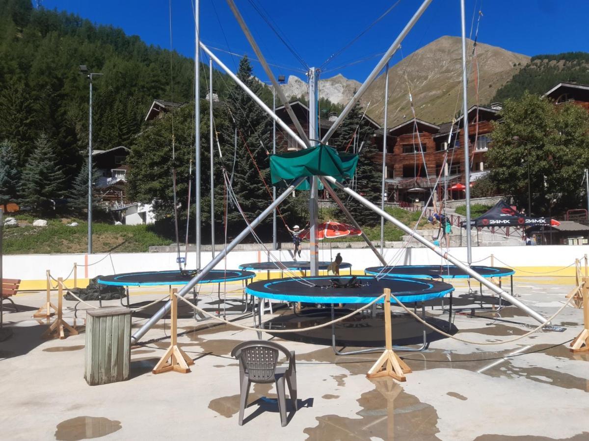 Appartement studio de 17m2 de 4 couchage vue sur montagne à Allos Extérieur photo