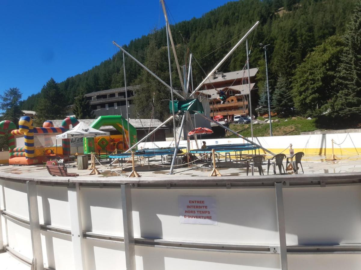 Appartement studio de 17m2 de 4 couchage vue sur montagne à Allos Extérieur photo