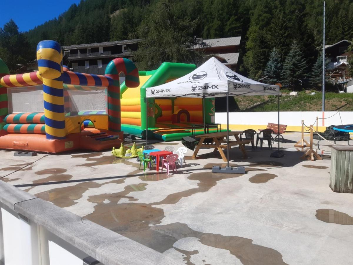 Appartement studio de 17m2 de 4 couchage vue sur montagne à Allos Extérieur photo