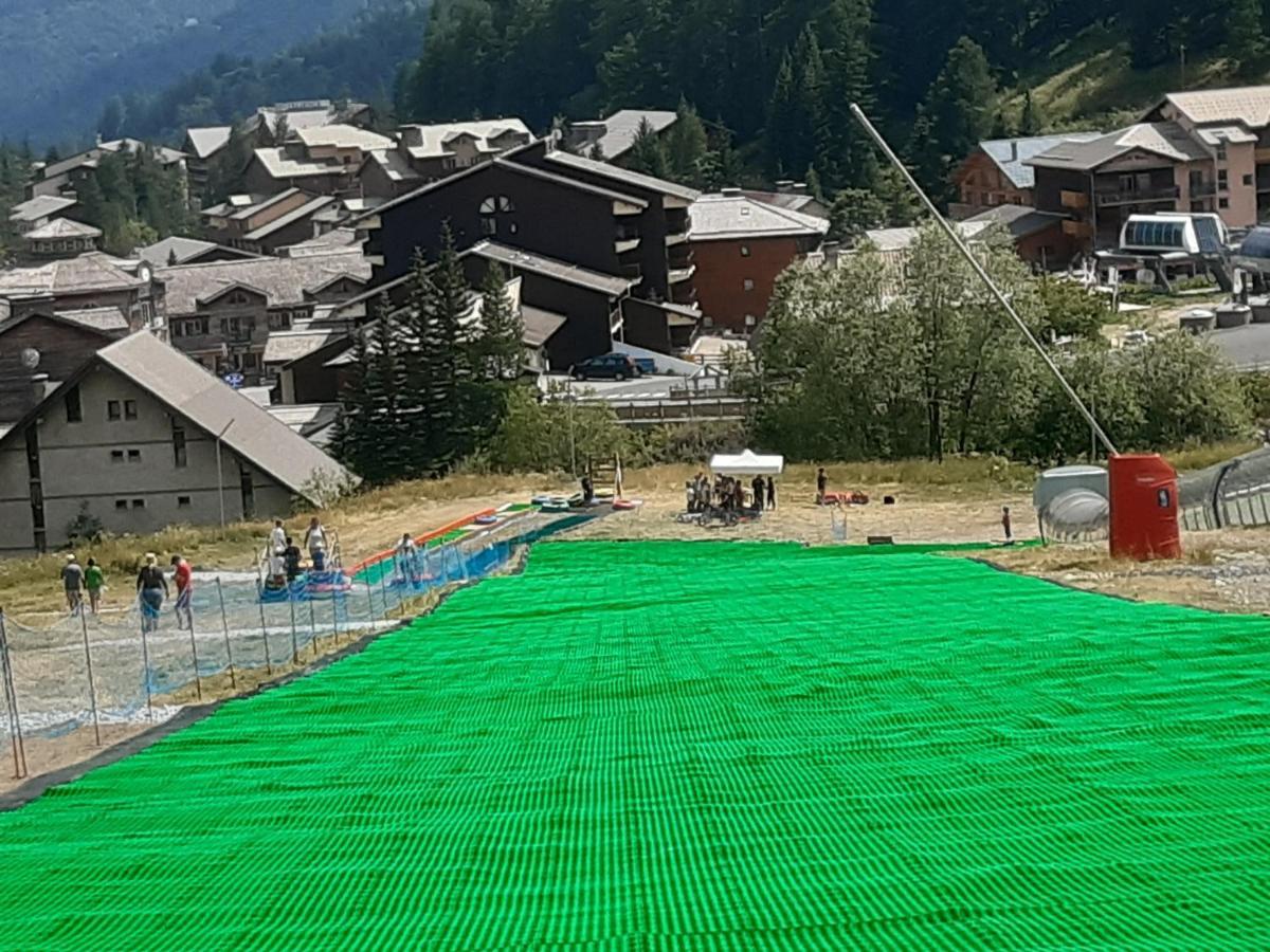 Appartement studio de 17m2 de 4 couchage vue sur montagne à Allos Extérieur photo